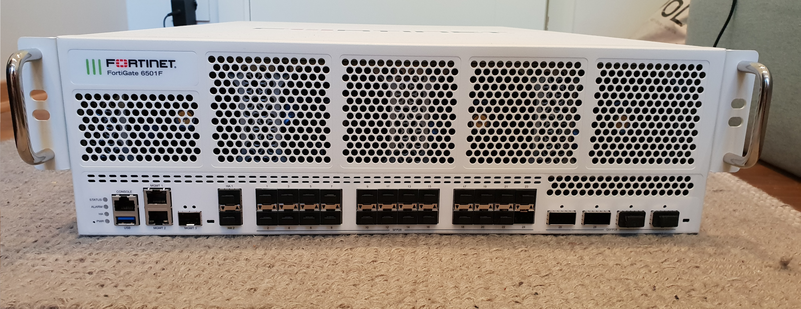 دستگاه Fortinet FortiGate برای مشاوره و عیبیابی فایروال
