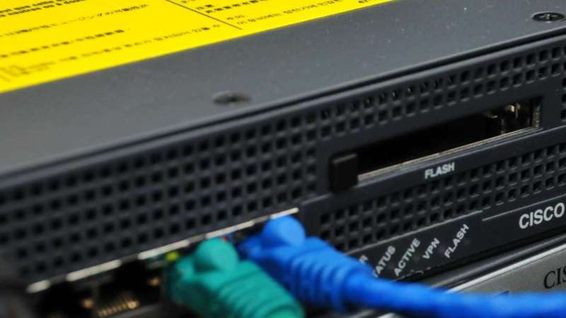 جلوگیری از تغییرات همزمان در تجهیزات Cisco با Configuration Lock